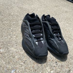 Yeezy 700 V3 , Very Clean Shoe ..DM With Questions